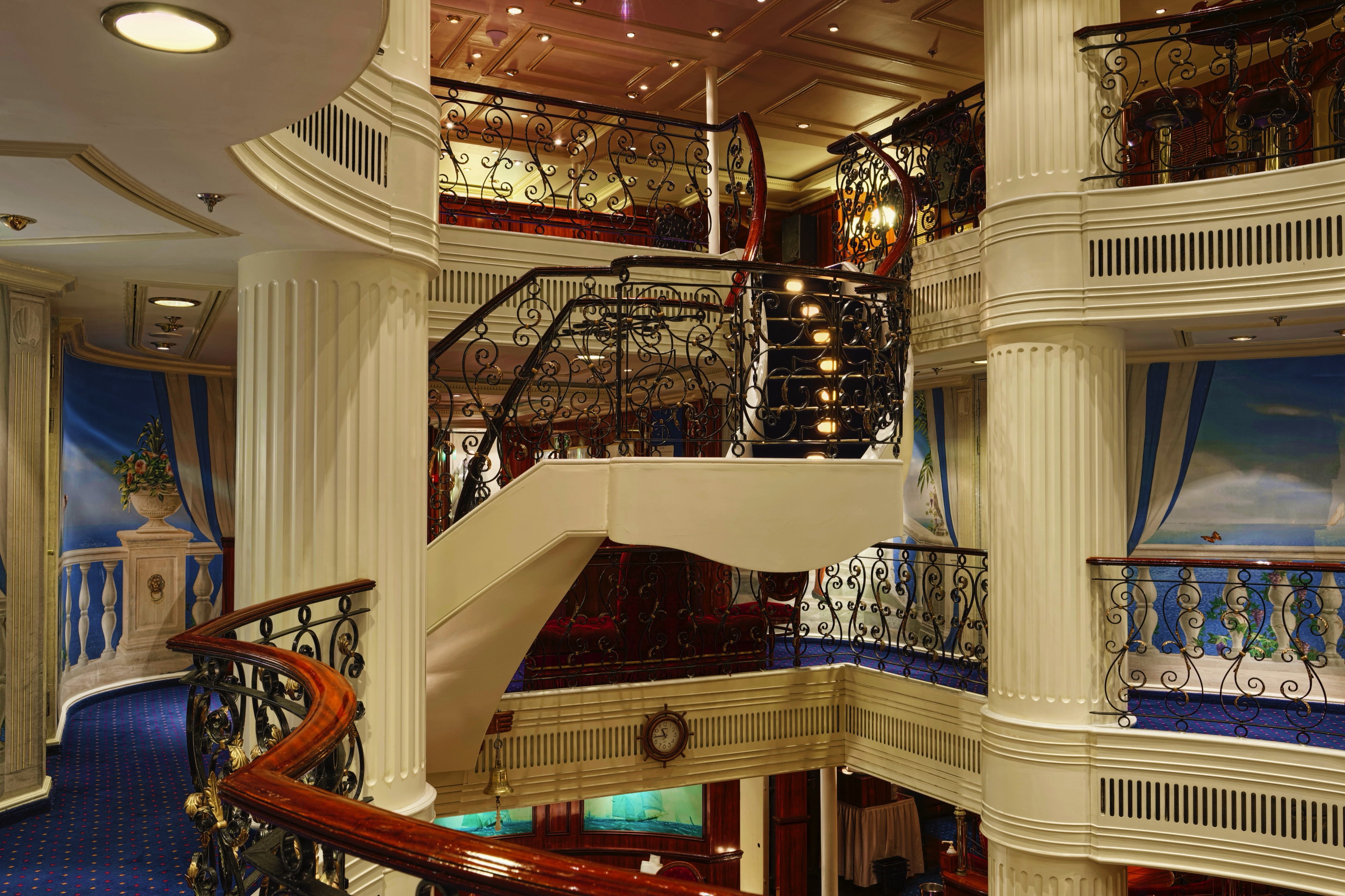 Royal Clipper - Onboard Entertainment